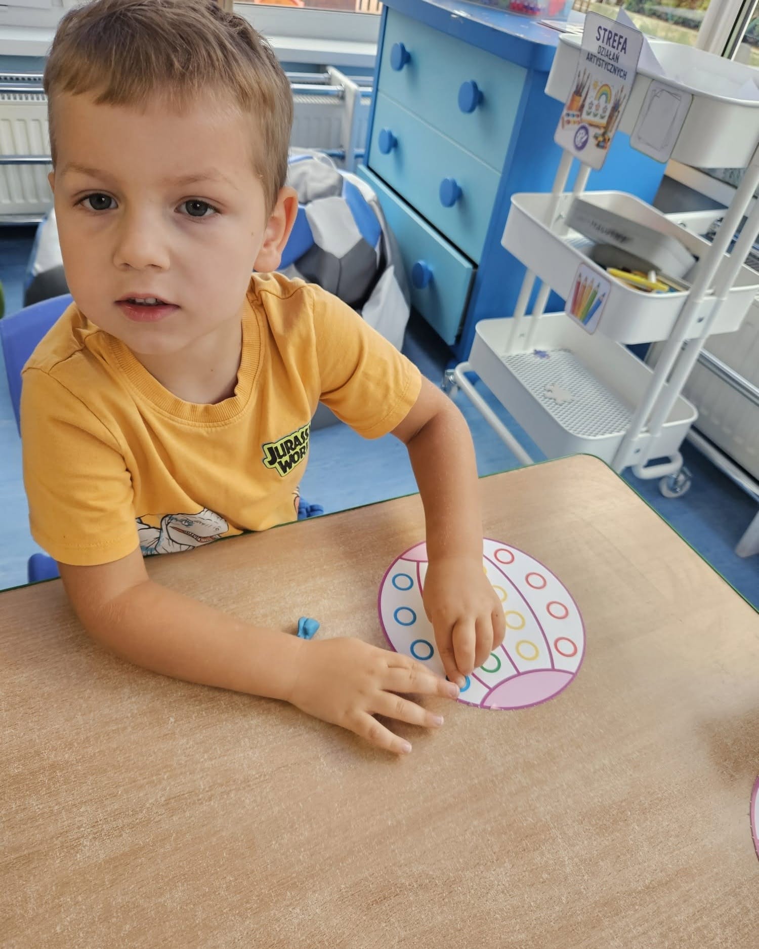 Zajęcia plastyczne z plasteliną w grupie Żabek w Bezrzeczu