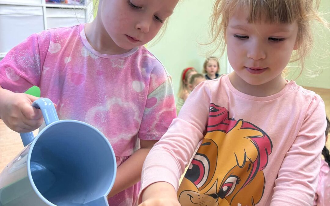 Mali odkrywcy na Różowej — dzień eksperymentów